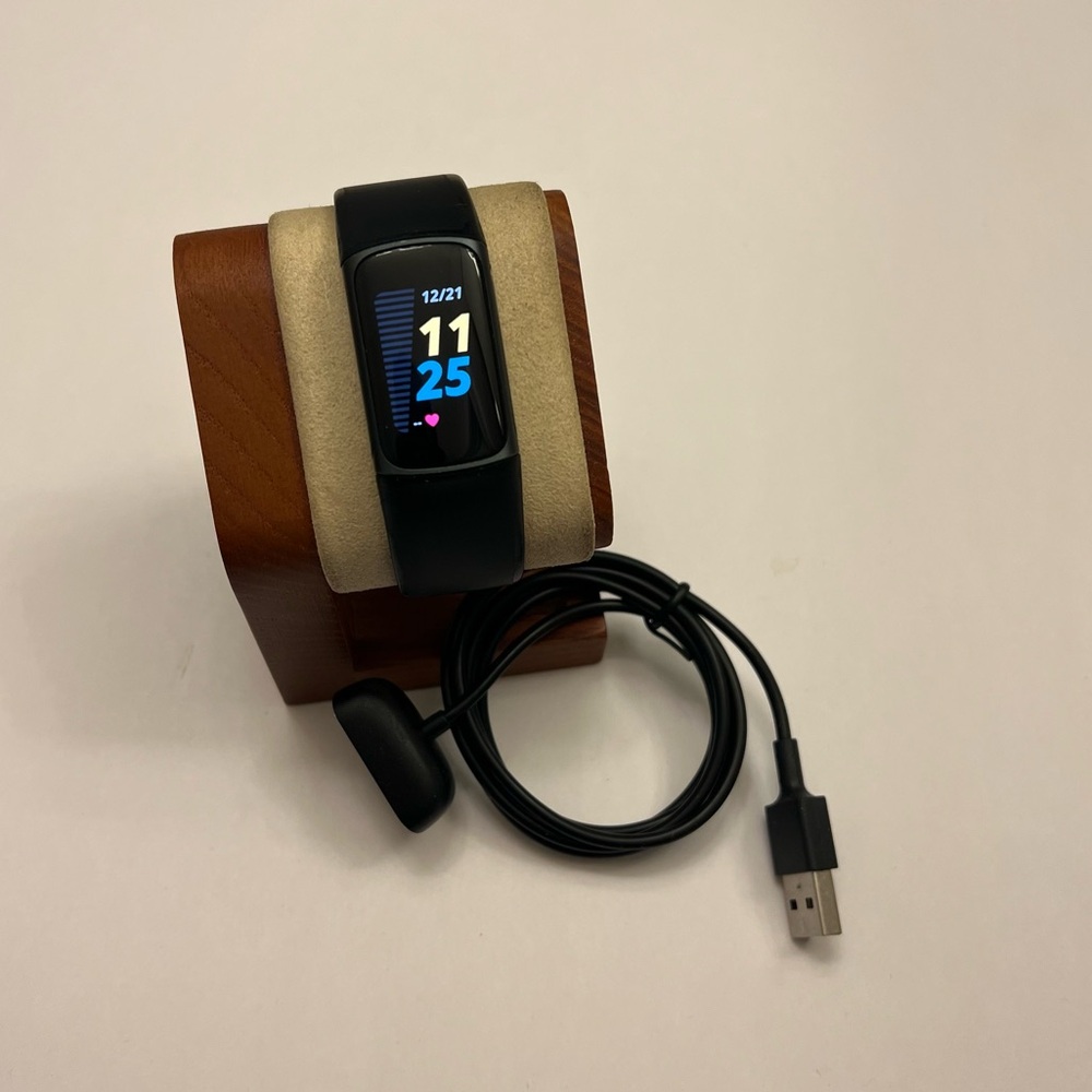Fitbit Charge‎ 5 Black on Black, fitness tracker